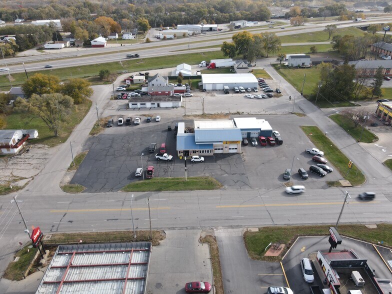 More Photos Of 2029 Plymouth Ave, Waterloo Flex For Sale