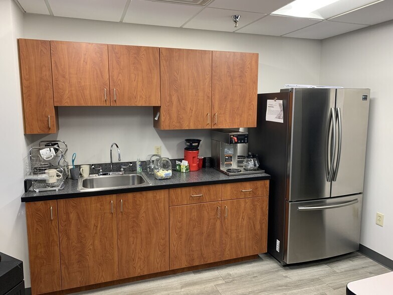 More Photos Of 634 Anchors St NW, Fort Walton Beach Office For Lease