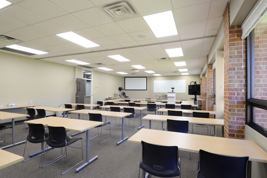 More Photos Of 5422 Clinton Blvd, Jackson Schools For Sale