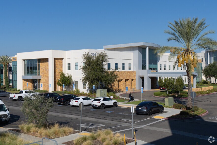 Primary Photo Of 726 Medical Center Dr E, Clovis Medical For Lease