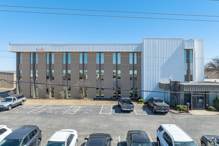 More Photos Of 8600 S I-35 Service Rd, Oklahoma City Warehouse For Sale