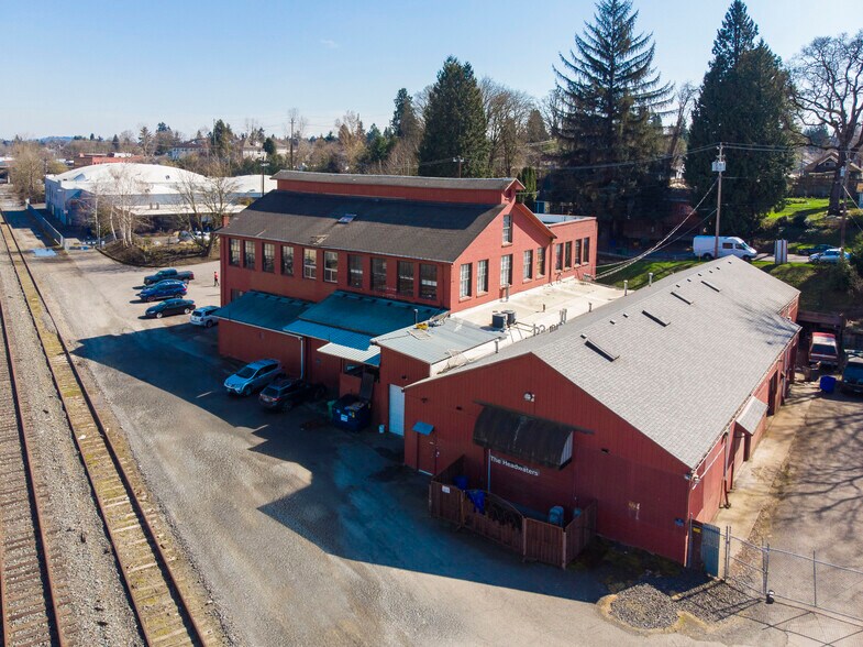 More Photos Of 55 NE Farragut St, Portland Warehouse For Lease