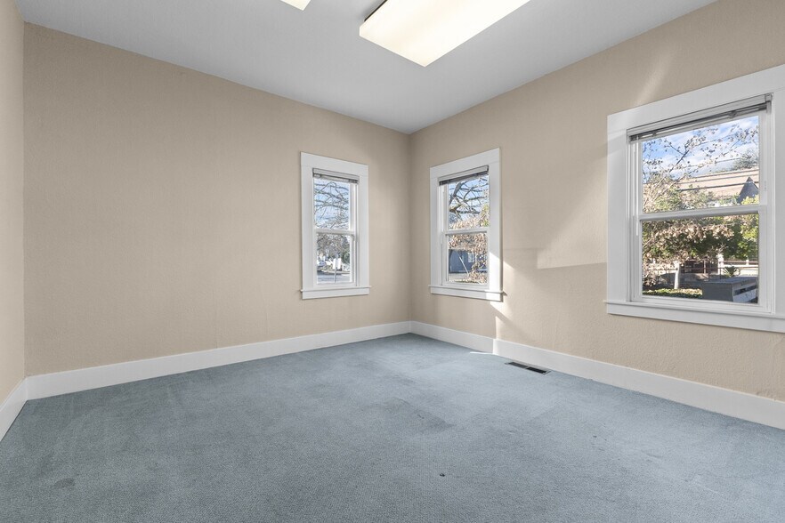 More Photos Of 700 College Ave, Santa Rosa Office For Sale