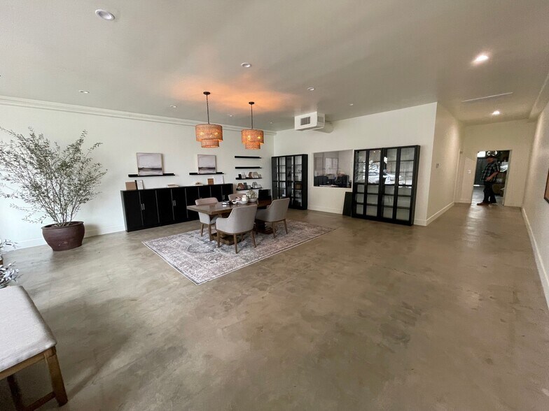 More Photos Of 1610 W Magnolia Blvd, Burbank Storefront For Sale