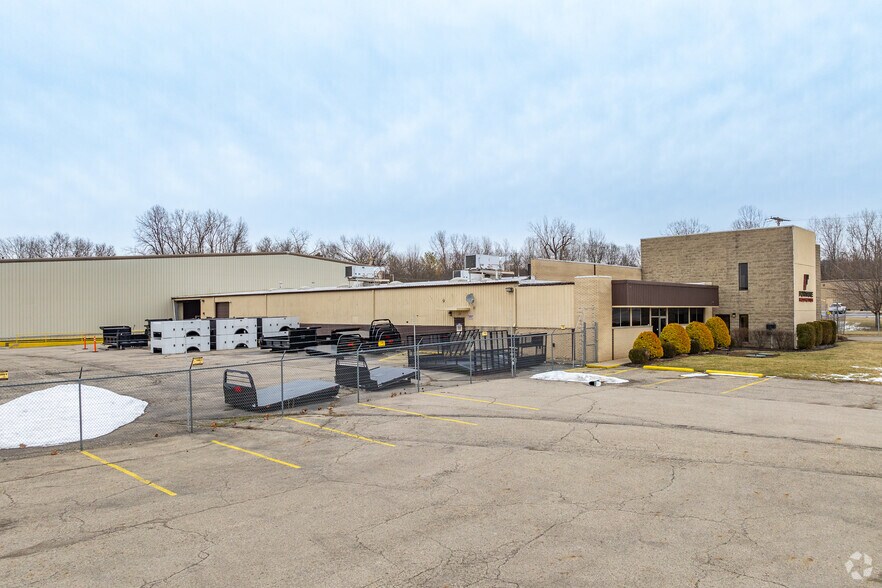 More Photos Of 200 Eagle City Rd, Springfield Warehouse For Lease