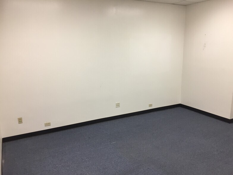 More Photos Of 1051 E Wardlow Rd, Long Beach Office For Lease