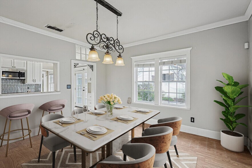 More Photos Of 111 S Pine St, Roanoke General Retail For Sale