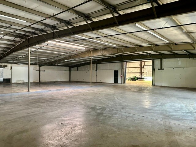 More Photos Of 3045 Union Rd, White House Warehouse For Sale