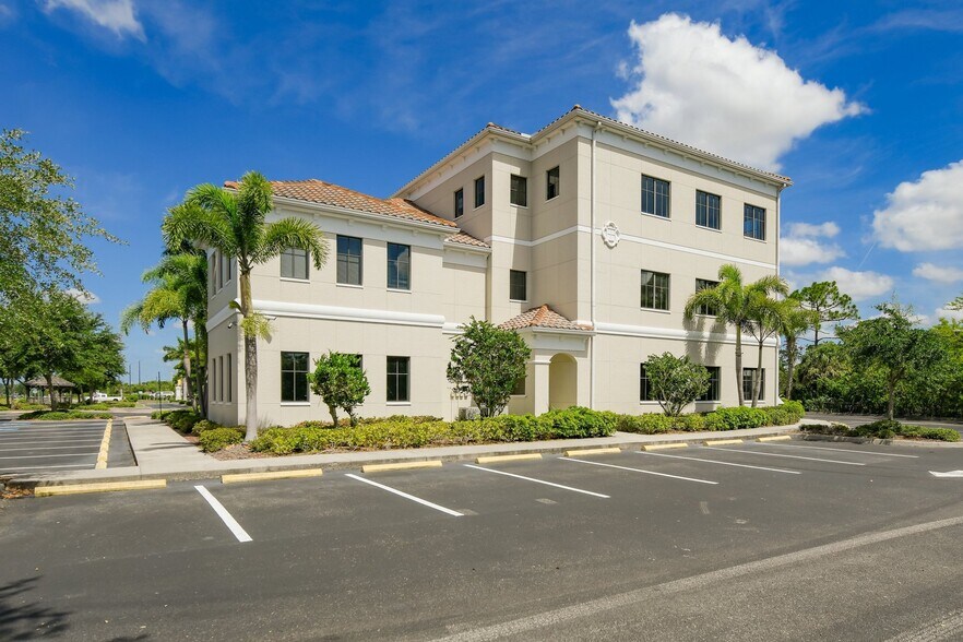 More Photos Of 5920 Pan American Blvd, North Port Medical For Lease
