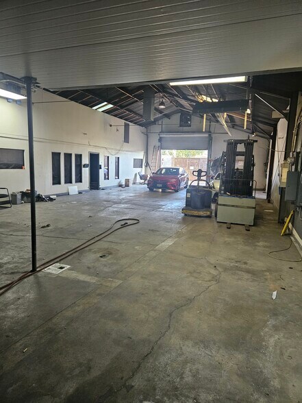 More Photos Of 7822 Salt Lake Ave, Cudahy Warehouse For Sale