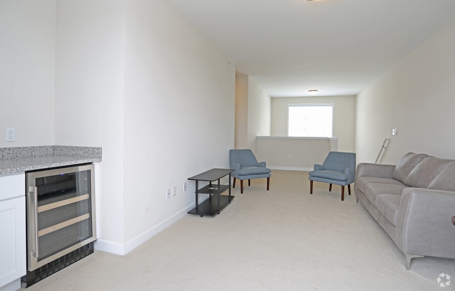 More Photos Of 240 State St, Schenectady Apartments For Lease