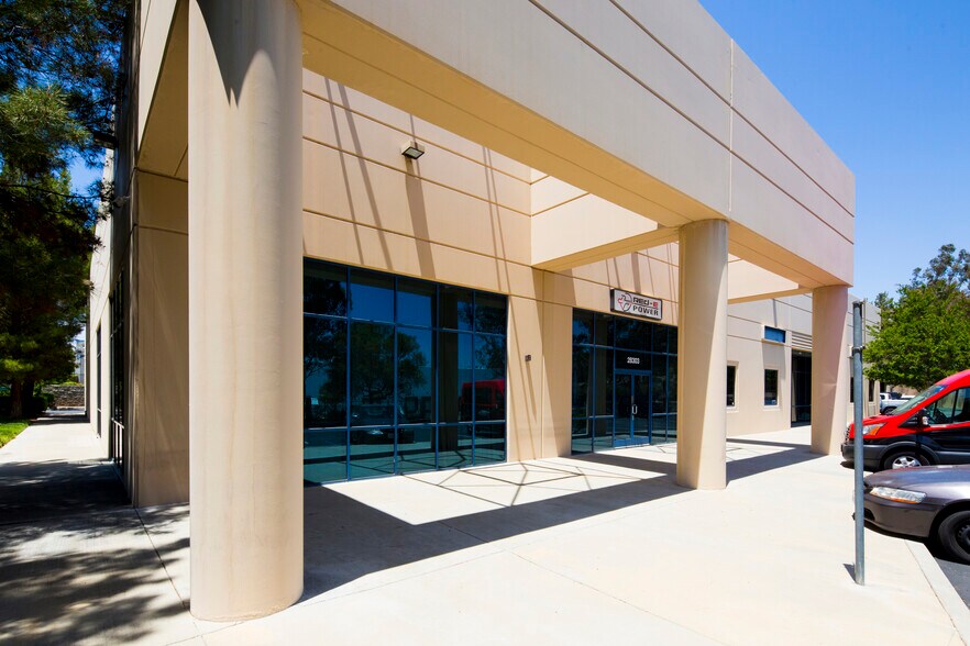 More Photos Of 28303-28319 W Industry Dr, Valencia Warehouse For Lease