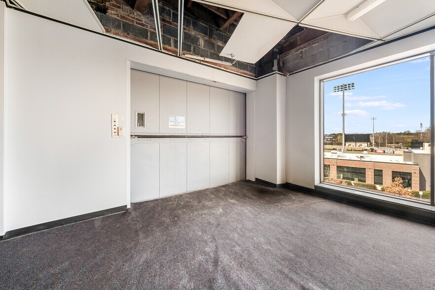 More Photos Of 421 Maiden Ln, Fayetteville Restaurant For Sale