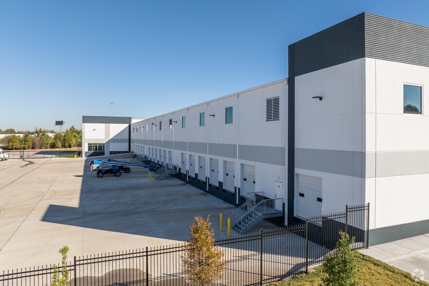 More Photos Of 13415 Conklin Ln, Houston Warehouse For Lease