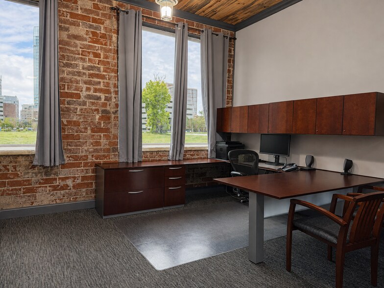 More Photos Of 122 Jefferson St, Jacksonville Office For Lease