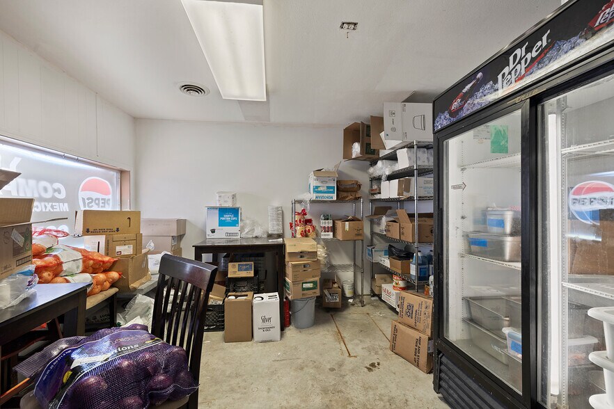 More Photos Of 143 E Main St, Fordland General Retail For Sale