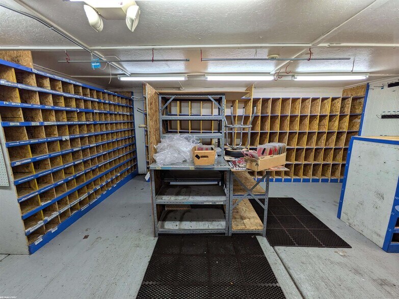 More Photos Of 35850 Utica Rd, Clinton Township General Retail For Sale