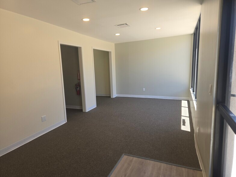 More Photos Of 191 W Cedar St, Globe Restaurant For Lease