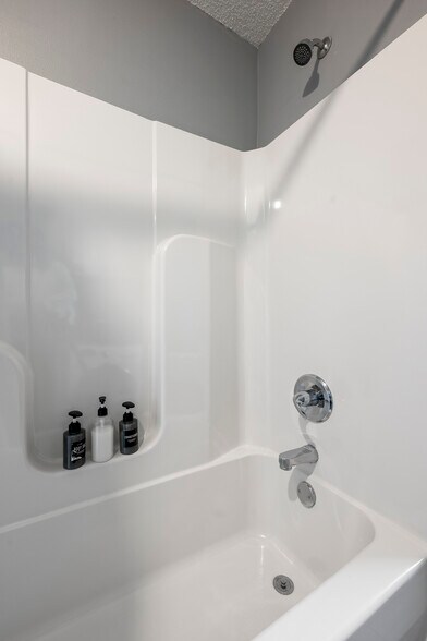 More Photos Of 110 SE 13th St, Bentonville Flex For Sale