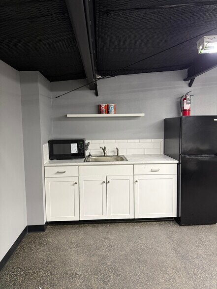 More Photos Of 822 N Creek Dr, Conway Auto Repair For Lease