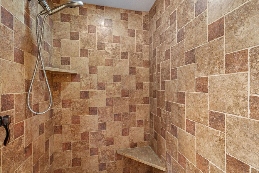 More Photos Of 9101 NW 31st St, Terrebonne Specialty For Sale
