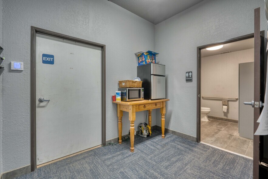 More Photos Of 10131 Iron Rock Way, Elk Grove Manufacturing For Lease