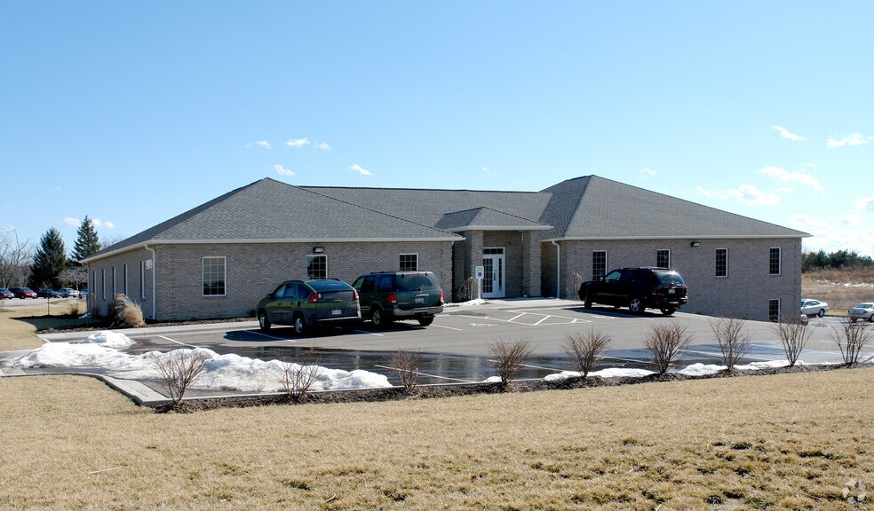 More Photos Of 909 Dover Rd, Wooster Office Residential For Lease