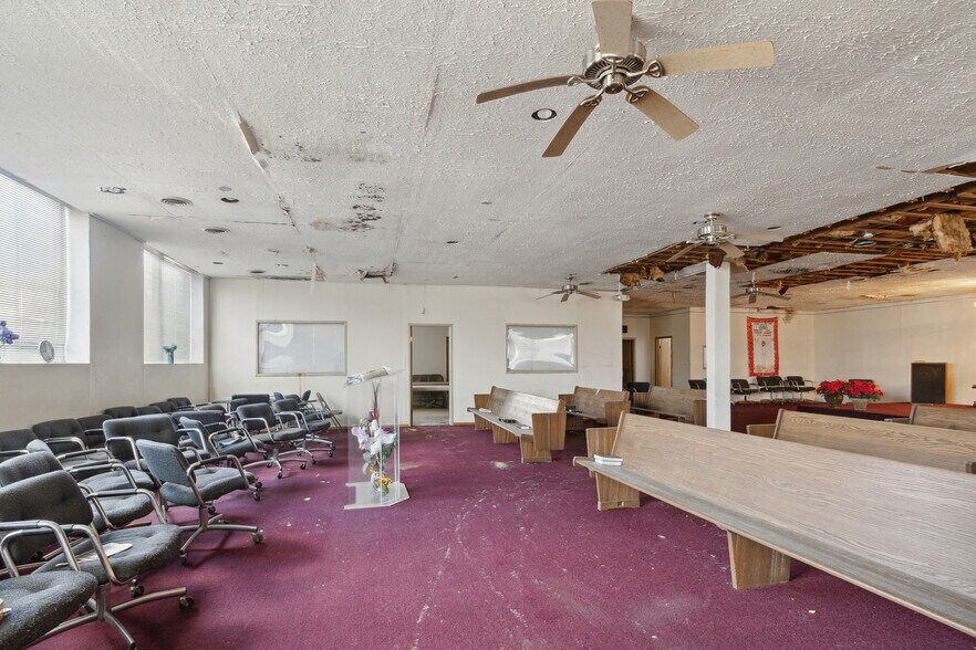 More Photos Of 13030 Puritan St, Detroit Office For Sale