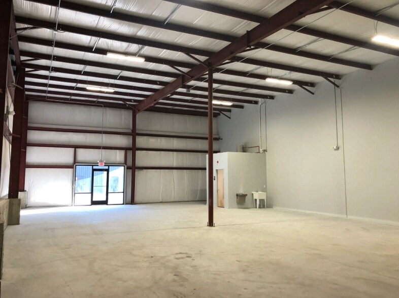 More Photos Of 53 Commerce Dr, Brookfield Warehouse For Lease