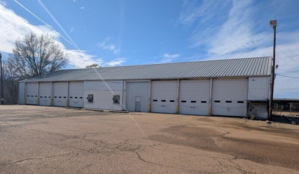 More Photos Of 1651 Kerr Dr, Jackson Unknown For Lease