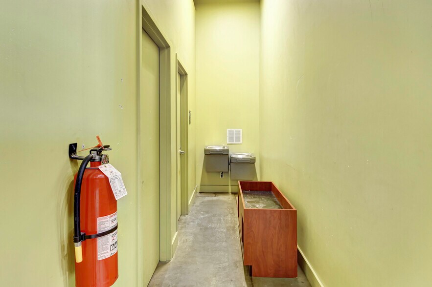 More Photos Of 14710 W Colfax Ave, Lakewood Freestanding For Lease