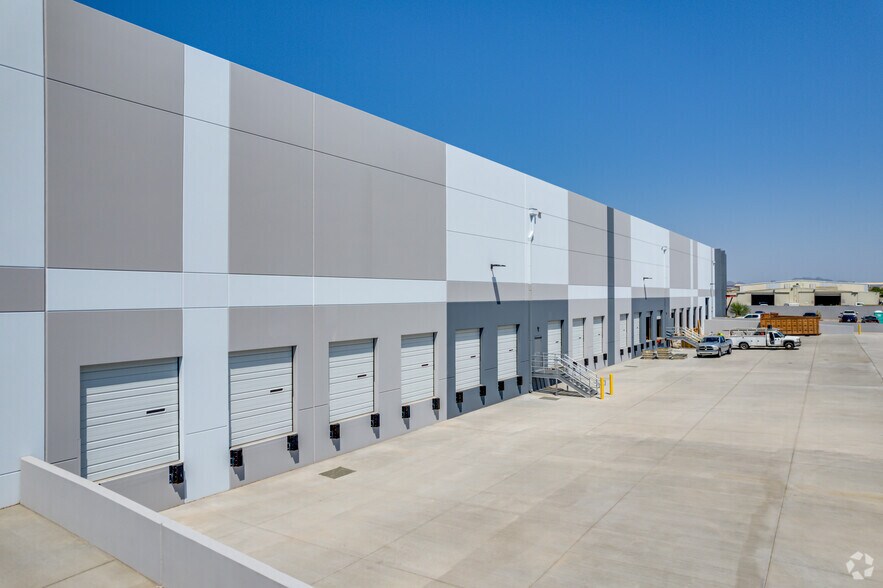 More Photos Of 4250 E Superior Ave, Phoenix Warehouse For Lease