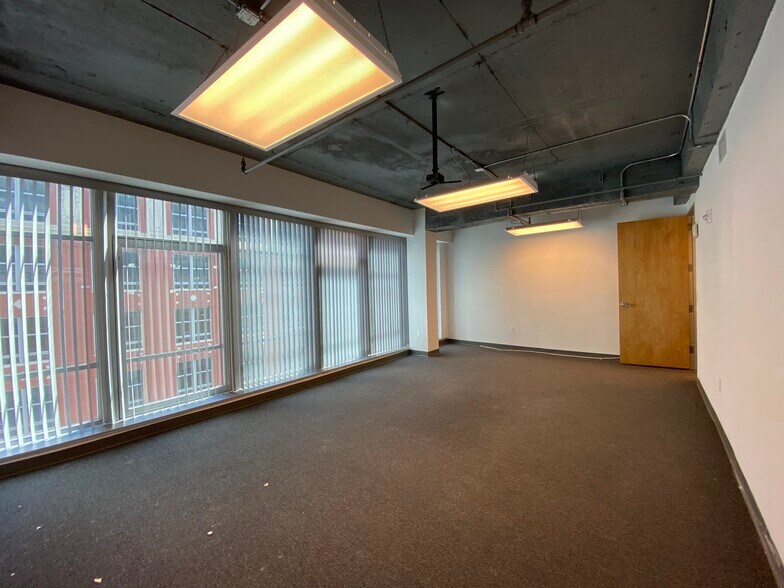 More Photos Of 14 NE 1st Ave, Miami Office For Sale