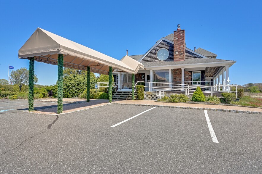 More Photos Of 56-58 S Bay Ave, Eastport Restaurant For Sale