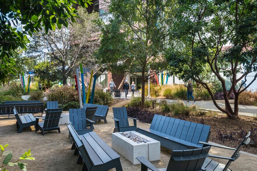 More Photos Of 12130 Millennium Dr, Playa Vista Office For Lease