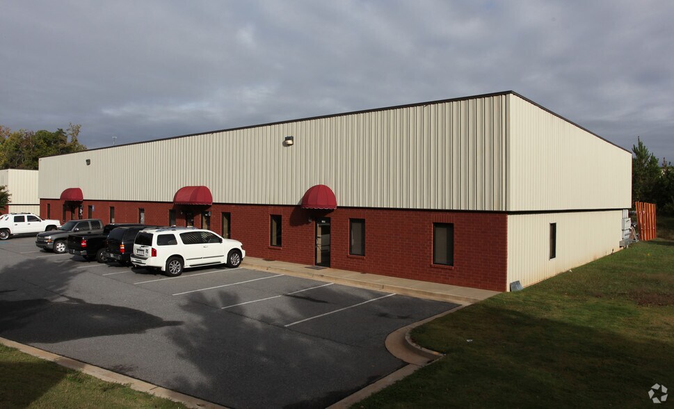 More Photos Of 1340 Oak Industrial Ln, Cumming Warehouse For Lease