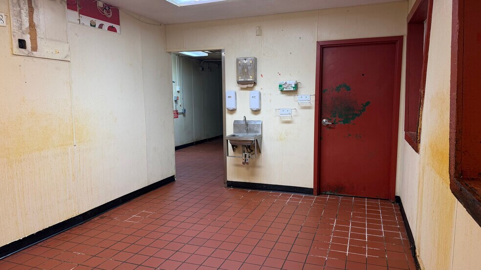 More Photos Of 1235 E Pierce St, Council Bluffs General Retail For Sale