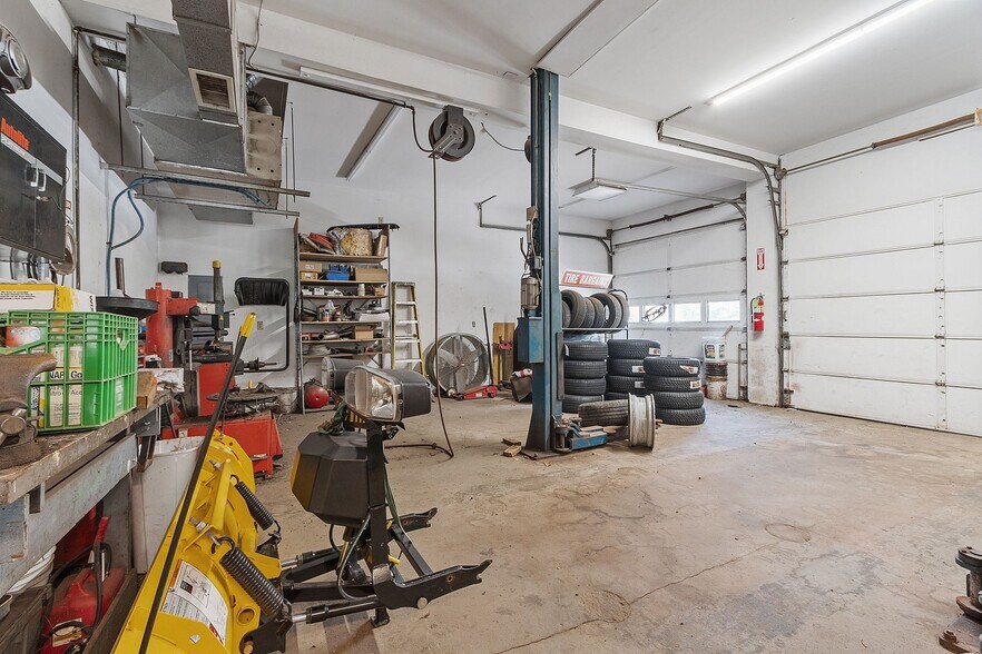 More Photos Of 3 Glen St, Douglas Auto Repair For Sale
