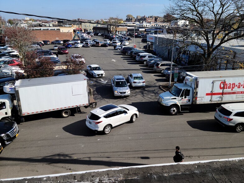 More Photos Of 147 Washington Ave, Lawrence Freestanding For Sale