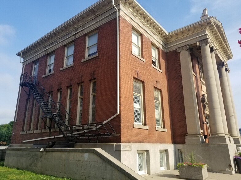More Photos Of 34 Water St N, Cambridge Office For Lease