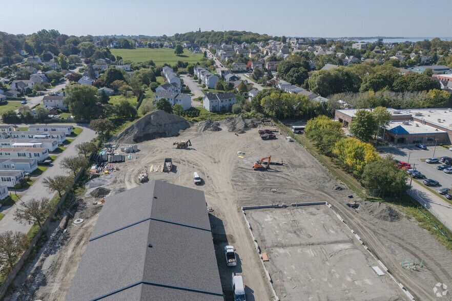 Primary Photo Of 300 Coddington Hwy, Middletown Warehouse For Lease