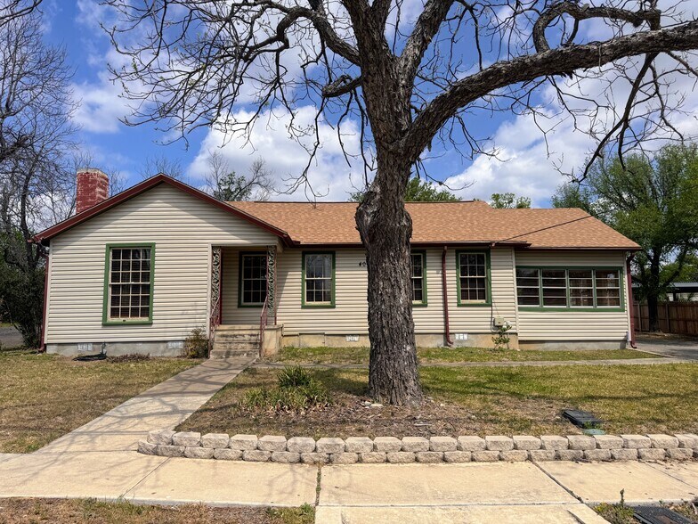 Primary Photo Of 400 Harvey St, San Marcos Office For Sale