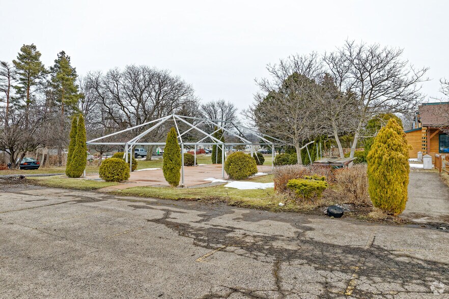 More Photos Of 2445 W Walworth Rd, Macedon Restaurant For Lease