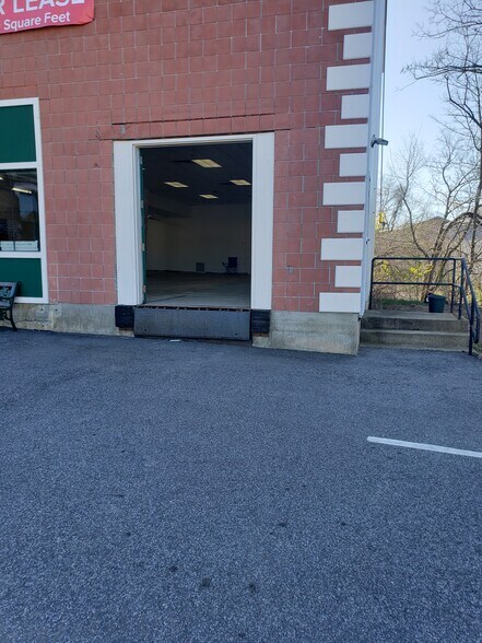 More Photos Of 1003-1013 Church St, Palmer Freestanding For Lease