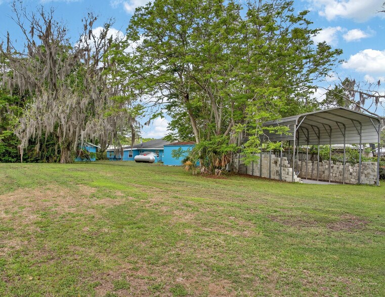 More Photos Of 1481 CR 437, Lake Panasoffkee General Retail For Sale