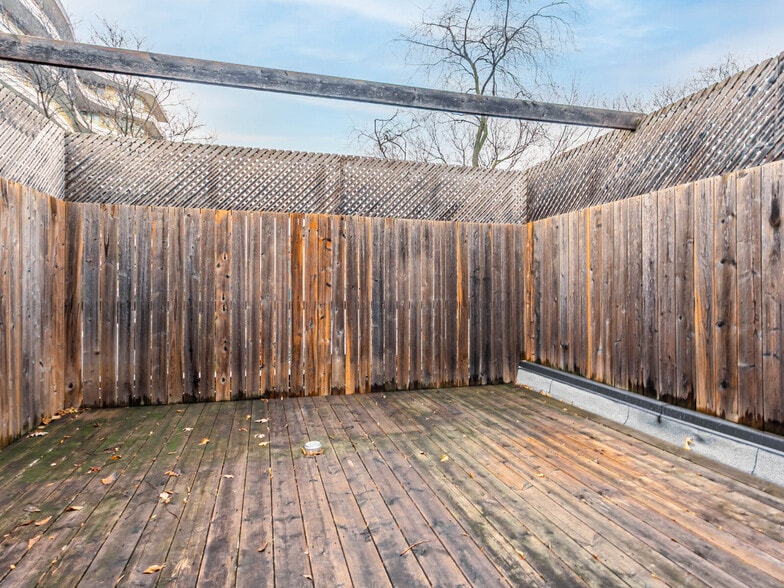 More Photos Of 24 Webster Av, Toronto Apartments For Sale