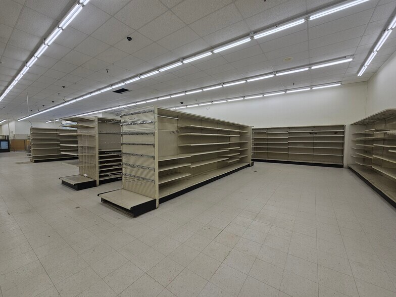 More Photos Of 15977-15981 State Route 170, Calcutta Freestanding For Lease
