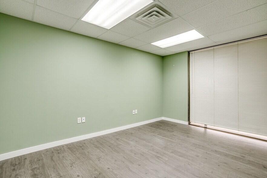 More Photos Of 1340 S main St, Grapevine Office For Lease