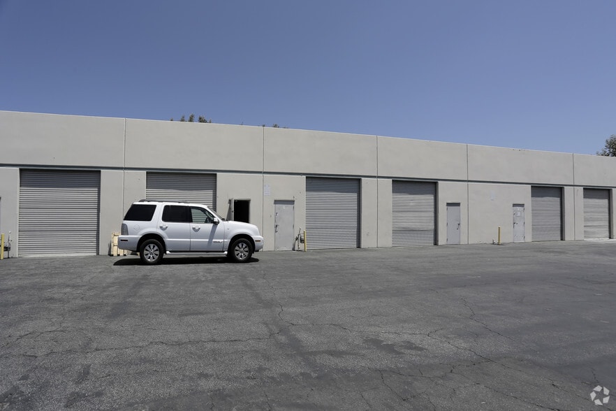 More Photos Of 8541 Wellsford Rd, Santa Fe Springs Flex For Lease