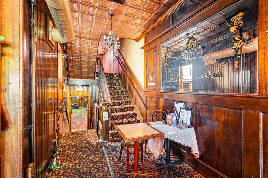 More Photos Of 1123 Walnut St, Philadelphia Bar For Sale